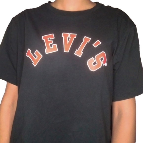 Levi black and red short sleeve L baggy fitting brand tee - Picture 2 of 3